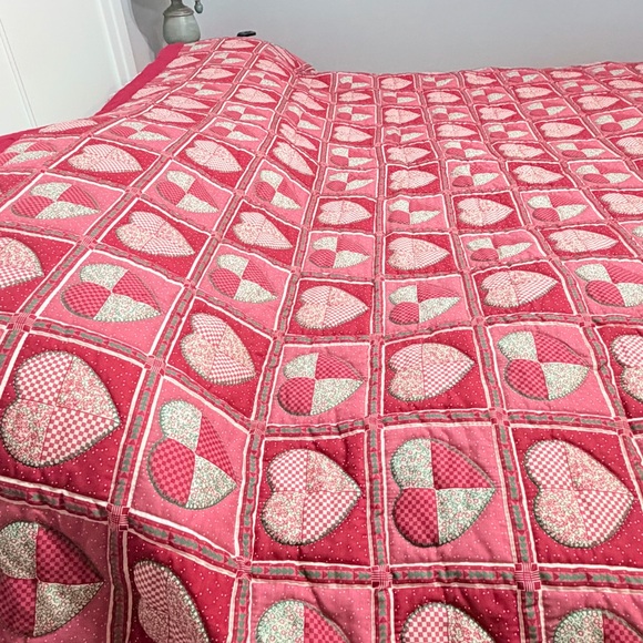 Red heart patchwork quilt - Picture 9 of 12